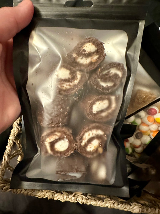 Crunchy Chocolate Cream Cake Slices